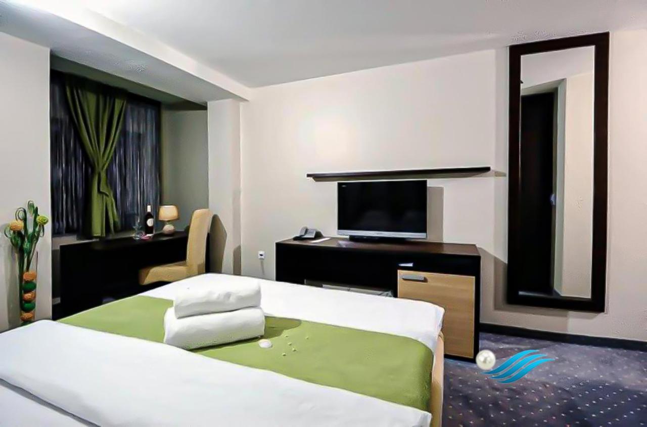 Biser Hotel Derventa Extérieur photo