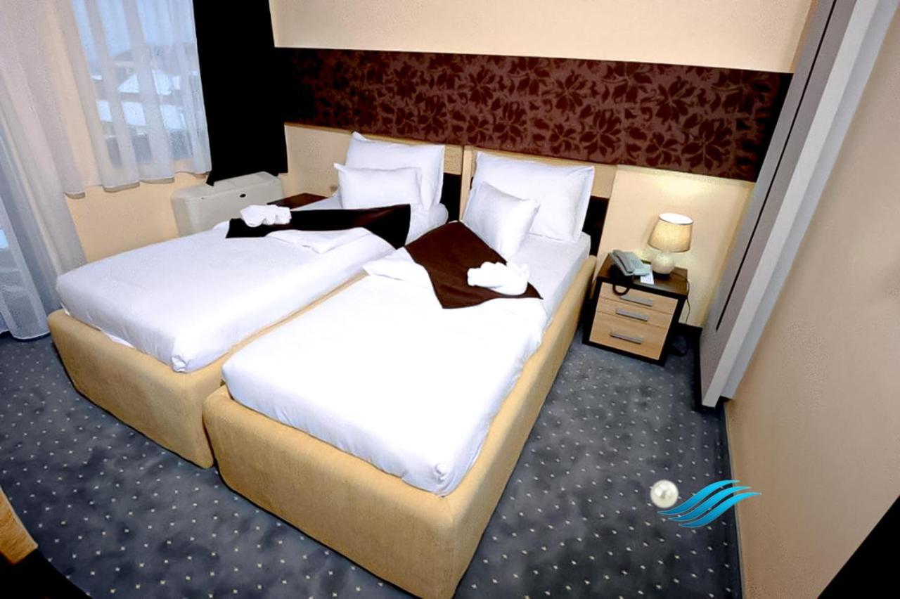 Biser Hotel Derventa Extérieur photo
